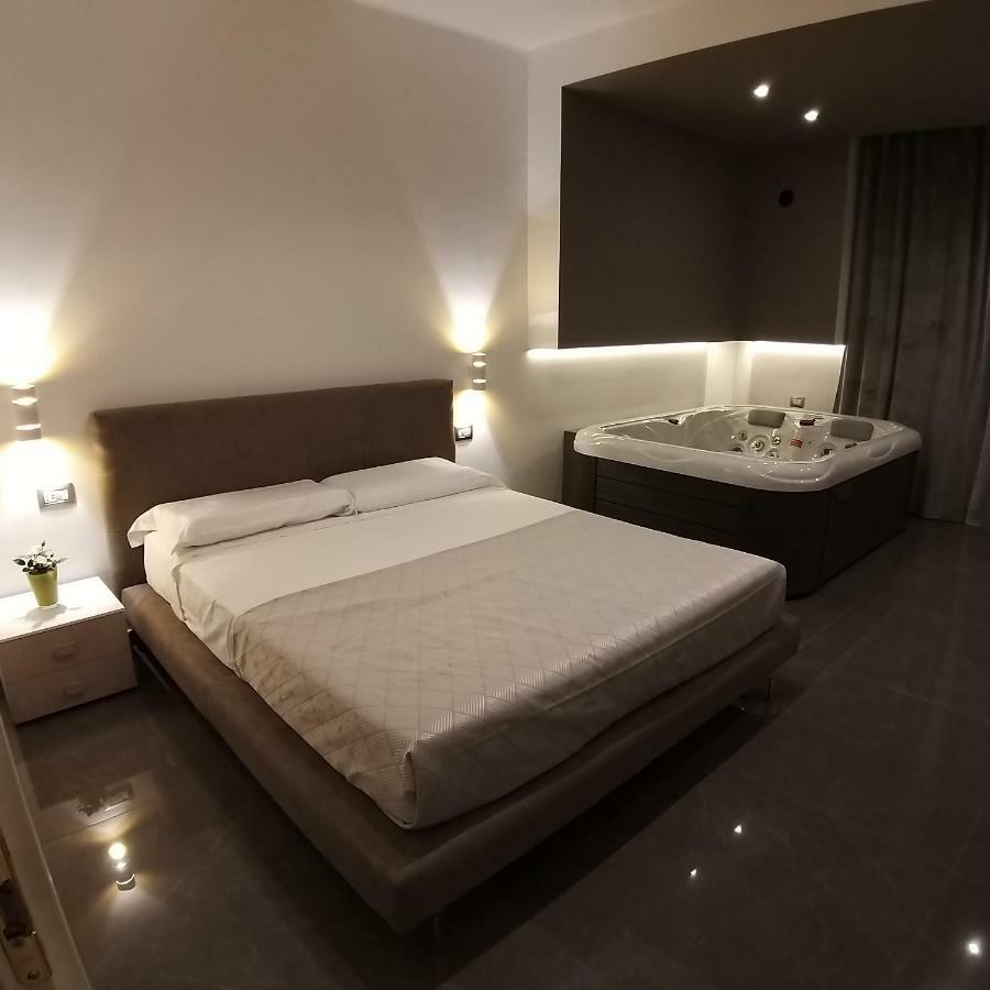 B&B La Rosa Felice Bari Eksteriør bilde